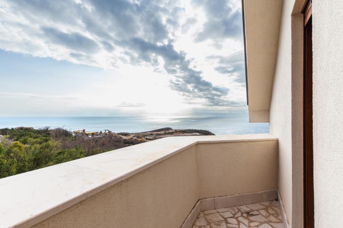 Image No.26-4 Bed House for sale