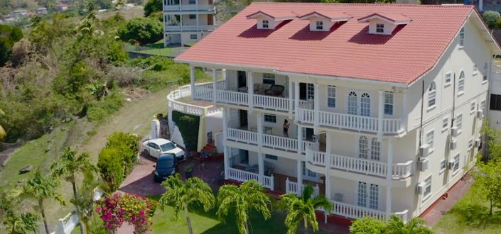 Image No.3-13 Bed Property for sale