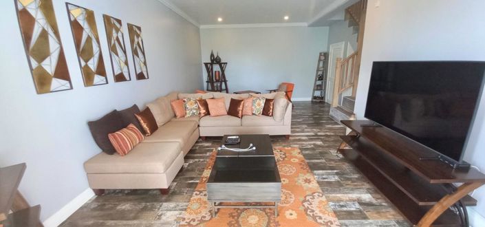 Image No.10-3 Bed Property for sale