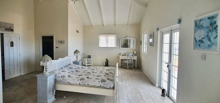 Image No.9-5 Bed Property for sale