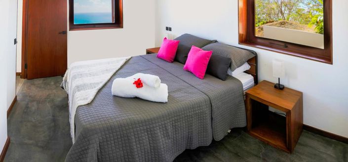 Image No.10-5 Bed Property for sale