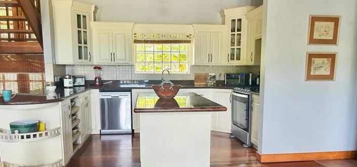 Image No.6-4 Bed Property for sale