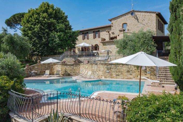 Image No.1-6 Bed Farmhouse for sale
