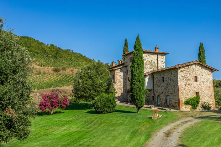 Image No.2-16 Bed Farmhouse for sale