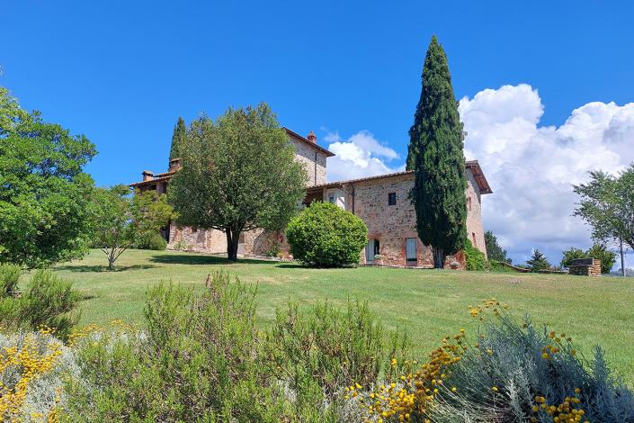 Image No.3-16 Bed Farmhouse for sale