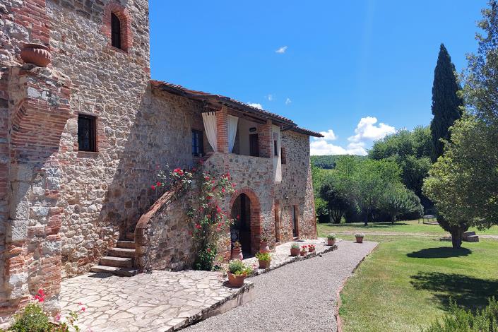 Image No.9-16 Bed Farmhouse for sale