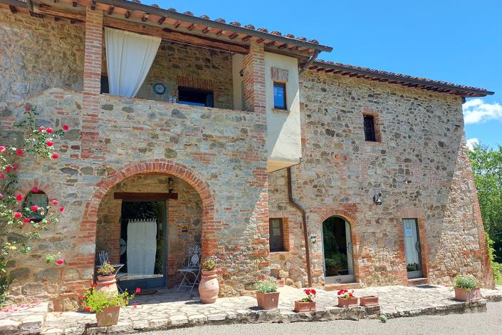 Image No.10-16 Bed Farmhouse for sale