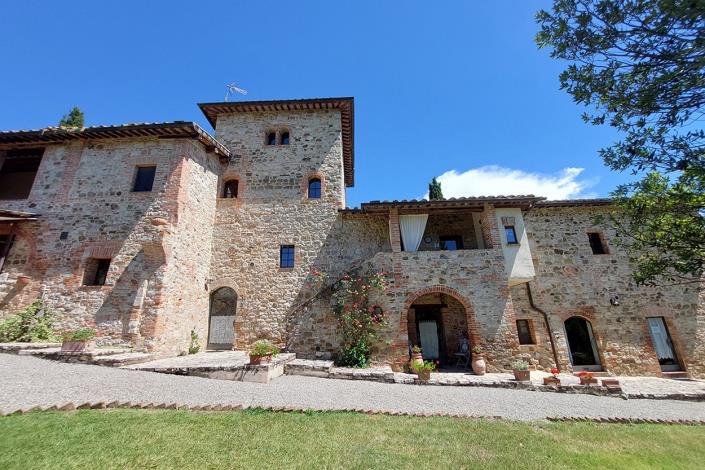 Image No.11-16 Bed Farmhouse for sale