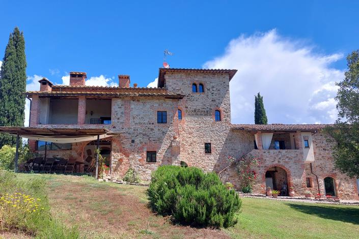 Image No.12-16 Bed Farmhouse for sale