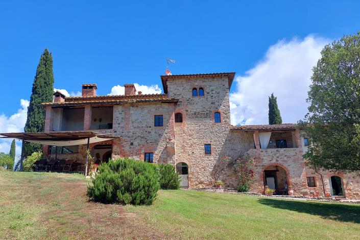 Image No.13-16 Bed Farmhouse for sale