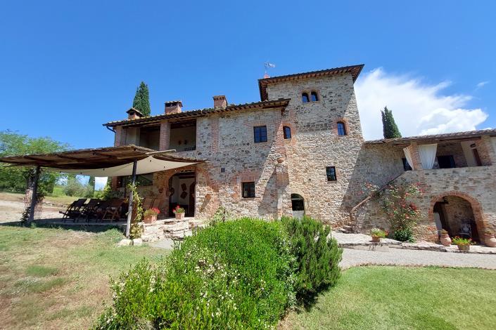 Image No.15-16 Bed Farmhouse for sale