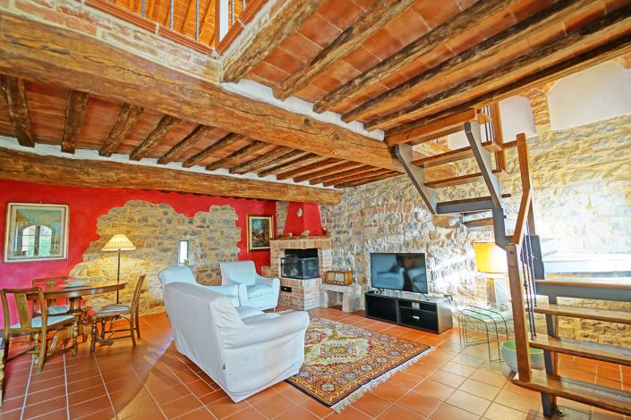 Image No.22-16 Bed Farmhouse for sale