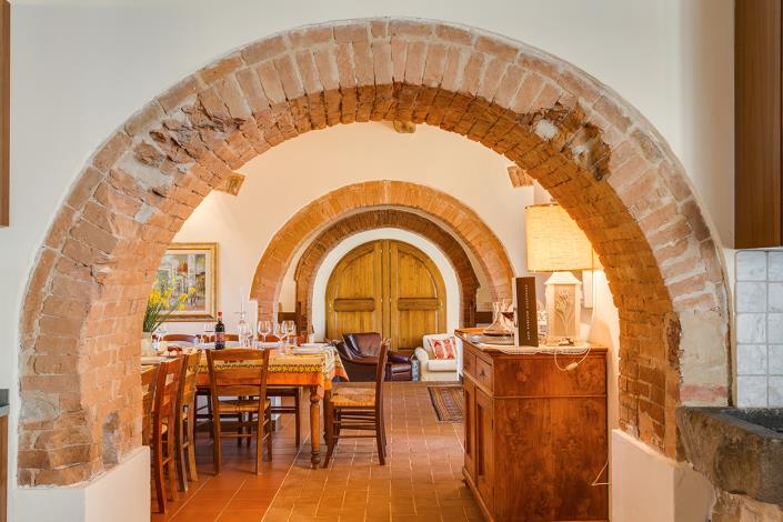 Image No.23-16 Bed Farmhouse for sale