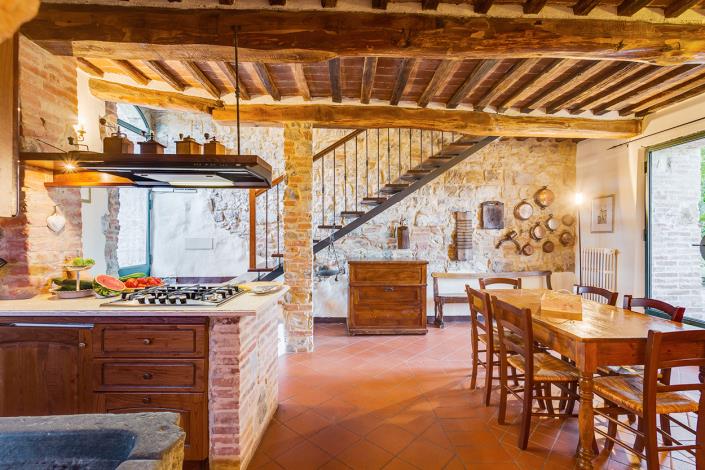 Image No.26-16 Bed Farmhouse for sale