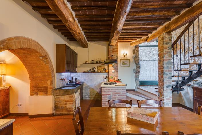 Image No.27-16 Bed Farmhouse for sale