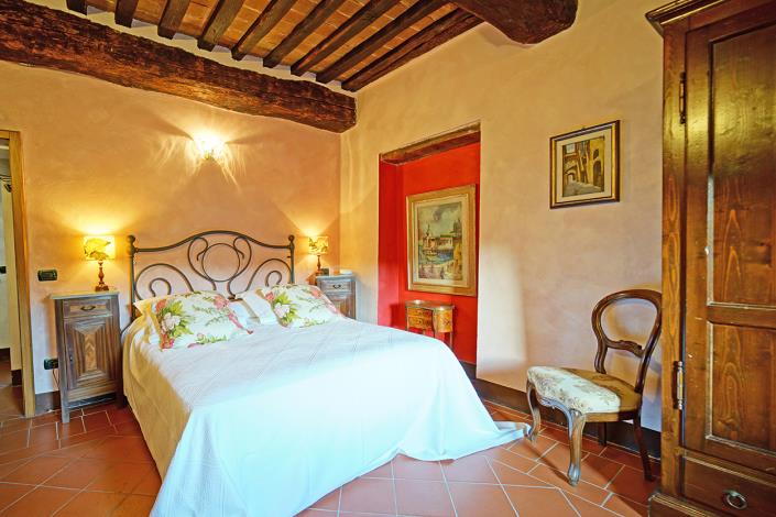 Image No.34-16 Bed Farmhouse for sale