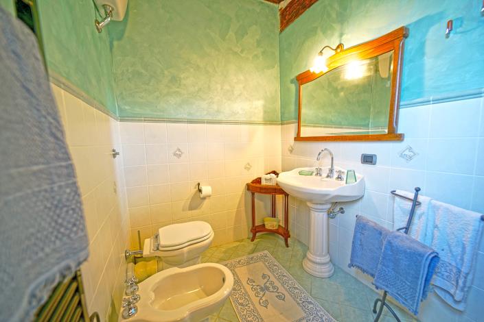 Image No.37-16 Bed Farmhouse for sale