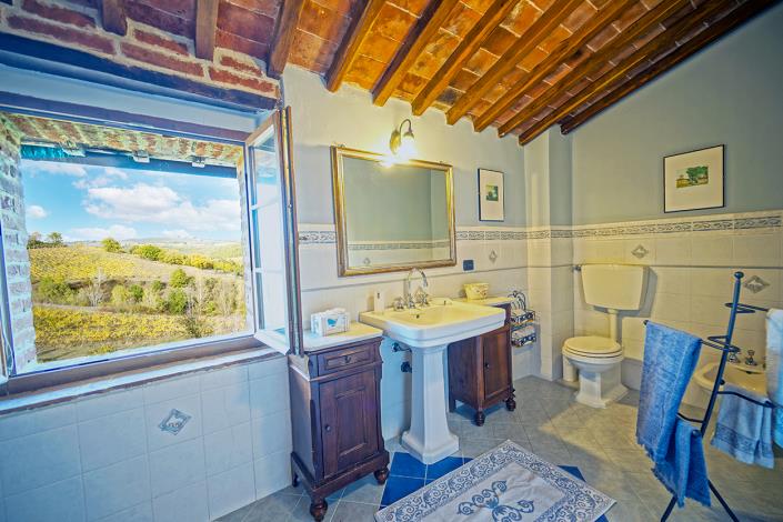 Image No.39-16 Bed Farmhouse for sale