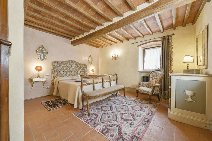 Image No.21-3 Bed Farmhouse for sale