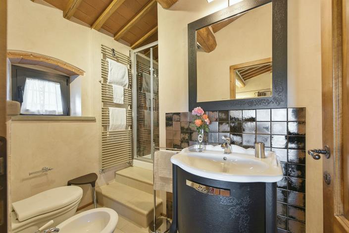 Image No.26-3 Bed Farmhouse for sale