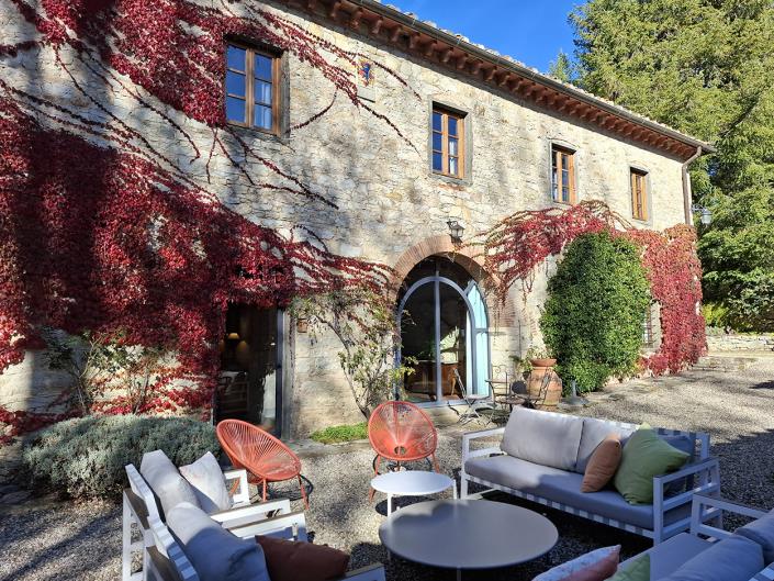 Image No.4-7 Bed Farmhouse for sale