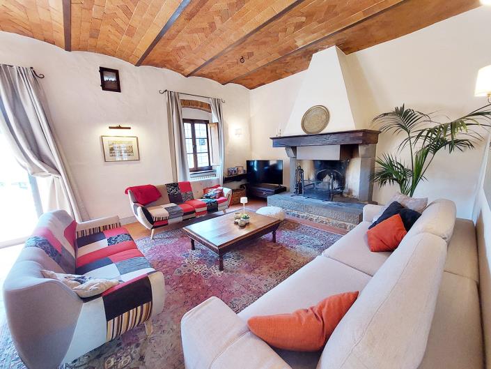 Image No.14-7 Bed Farmhouse for sale