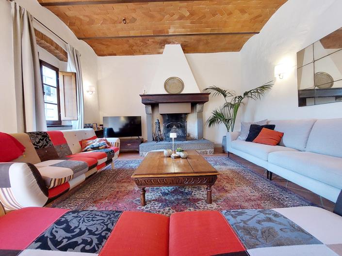 Image No.15-7 Bed Farmhouse for sale