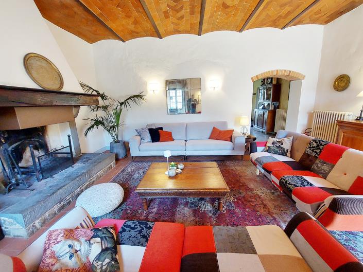 Image No.16-7 Bed Farmhouse for sale