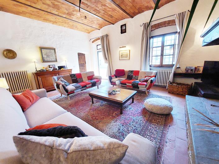 Image No.17-7 Bed Farmhouse for sale