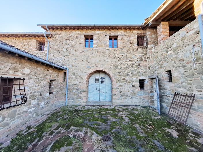 Image No.11-7 Bed Farmhouse for sale