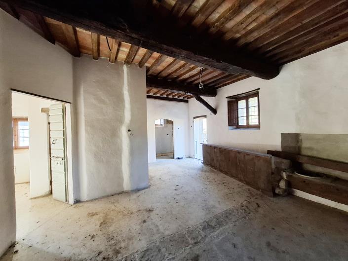 Image No.15-7 Bed Farmhouse for sale