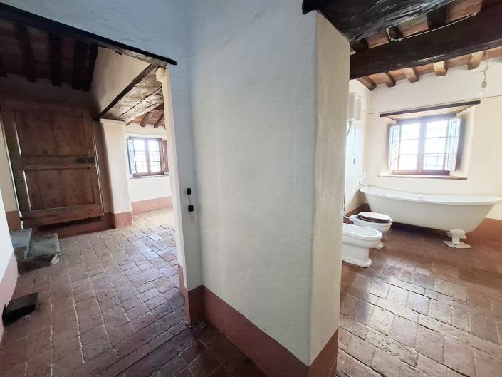 Image No.19-7 Bed Farmhouse for sale