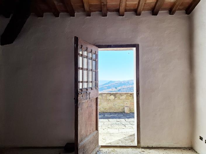 Image No.28-7 Bed Farmhouse for sale