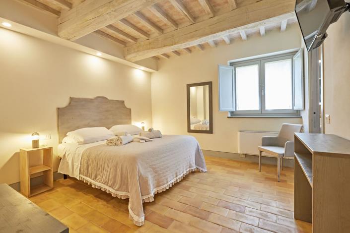 Image No.20-5 Bed Country House for sale