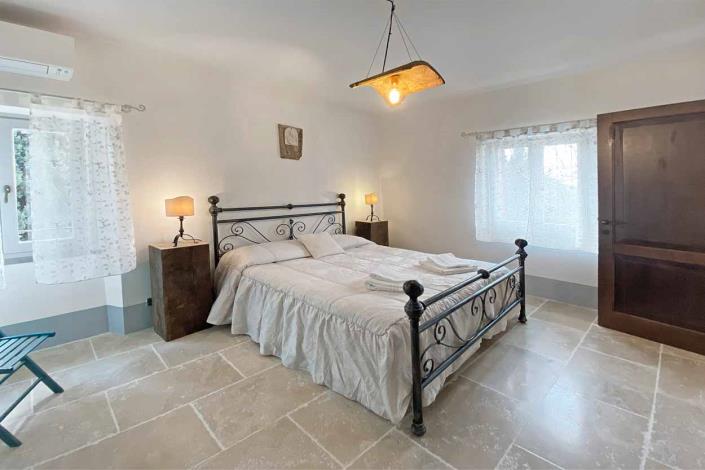 Image No.17-4 Bed Country House for sale