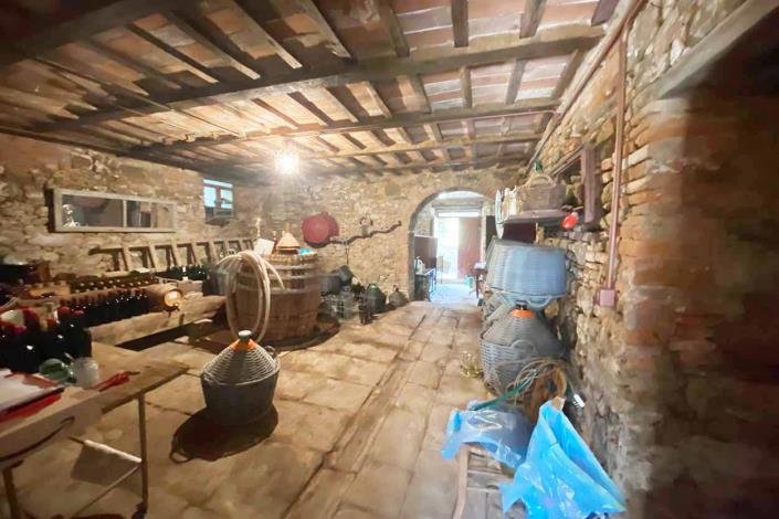 Image No.26-4 Bed Country House for sale