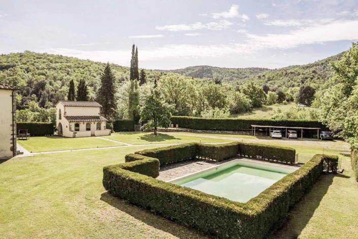 Image No.3-5 Bed Farmhouse for sale