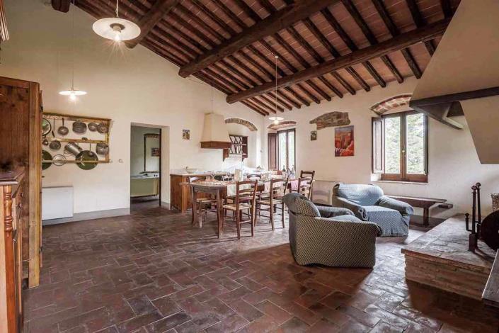 Image No.17-5 Bed Farmhouse for sale