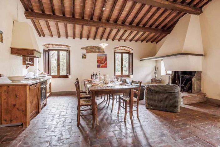 Image No.19-5 Bed Farmhouse for sale