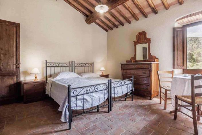 Image No.25-5 Bed Farmhouse for sale