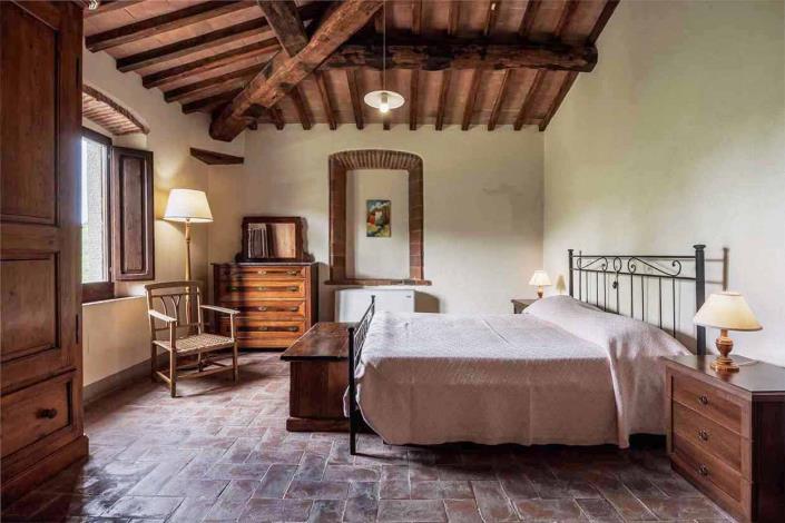 Image No.27-5 Bed Farmhouse for sale