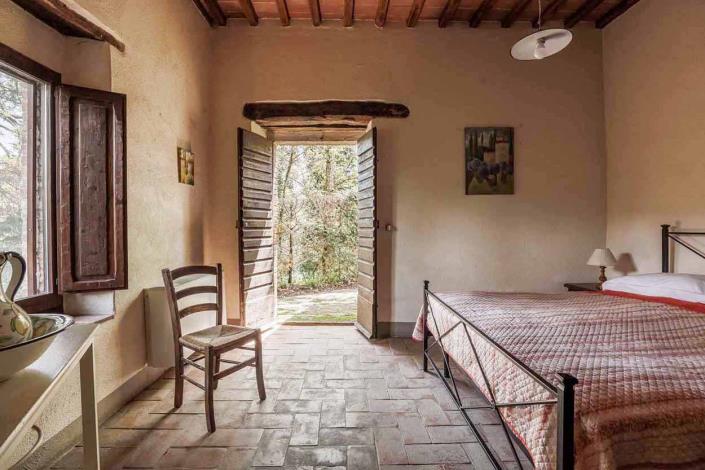 Image No.28-5 Bed Farmhouse for sale