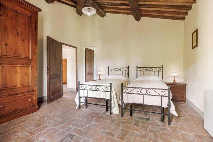 Image No.29-5 Bed Farmhouse for sale