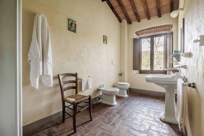 Image No.30-5 Bed Farmhouse for sale