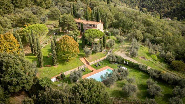 Image No.1-7 Bed Farmhouse for sale