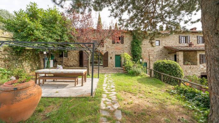 Image No.8-7 Bed Farmhouse for sale