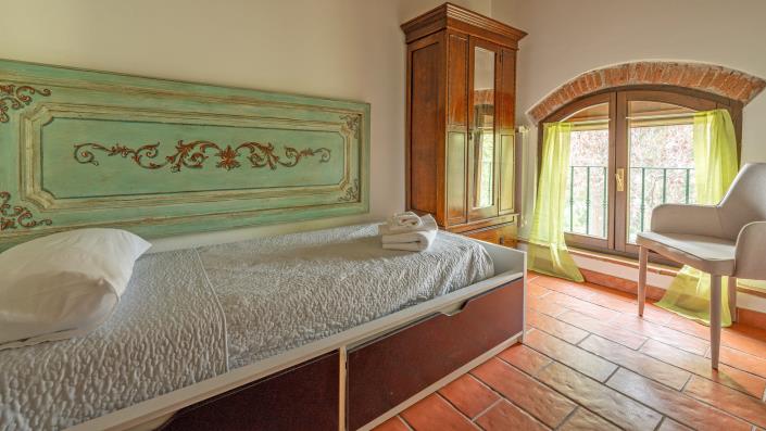 Image No.27-7 Bed Farmhouse for sale