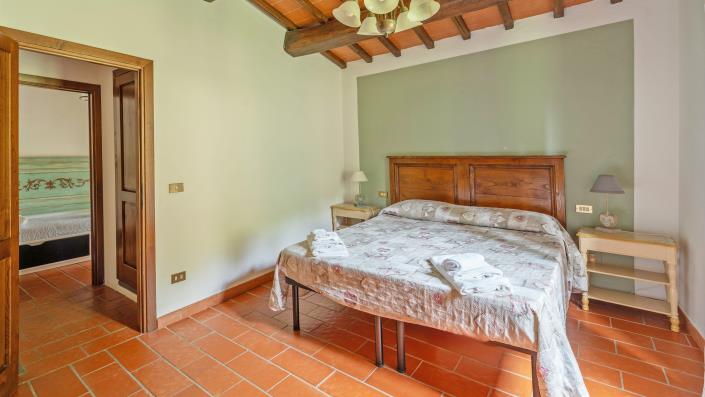 Image No.28-7 Bed Farmhouse for sale