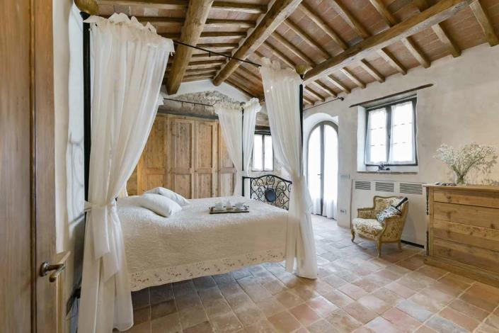 Image No.40-4 Bed Country House for sale