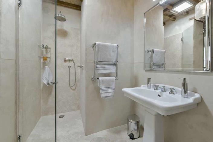 Image No.42-4 Bed Country House for sale